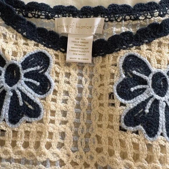 House of Harlow 1960 Black and Cream Crochet Top - Picture 2 of 3